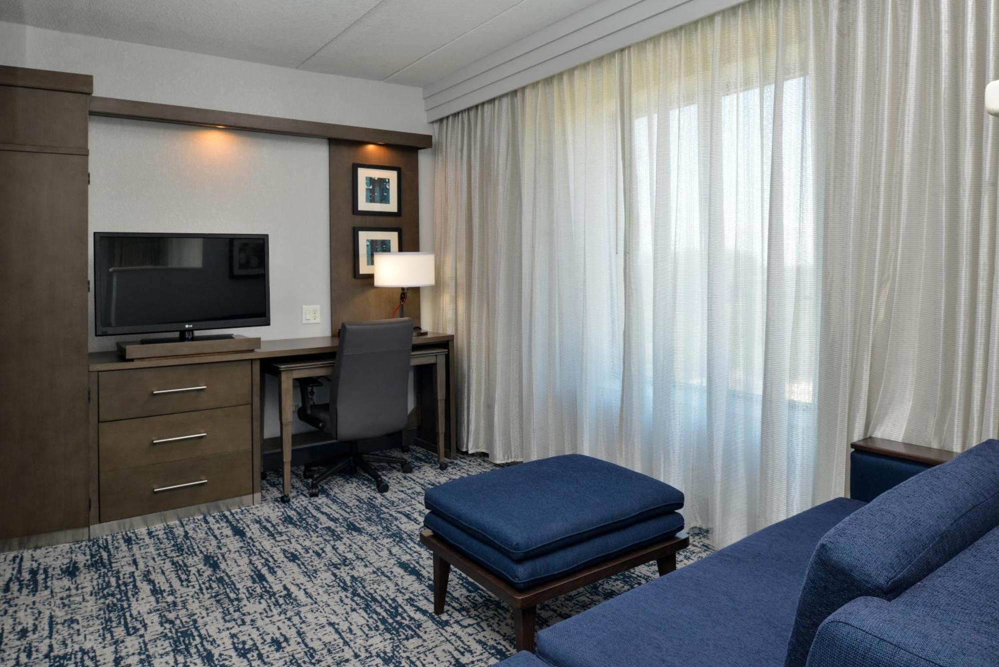 Отель Courtyard By Marriott Wilmington Downtown/Historic District Экстерьер фото