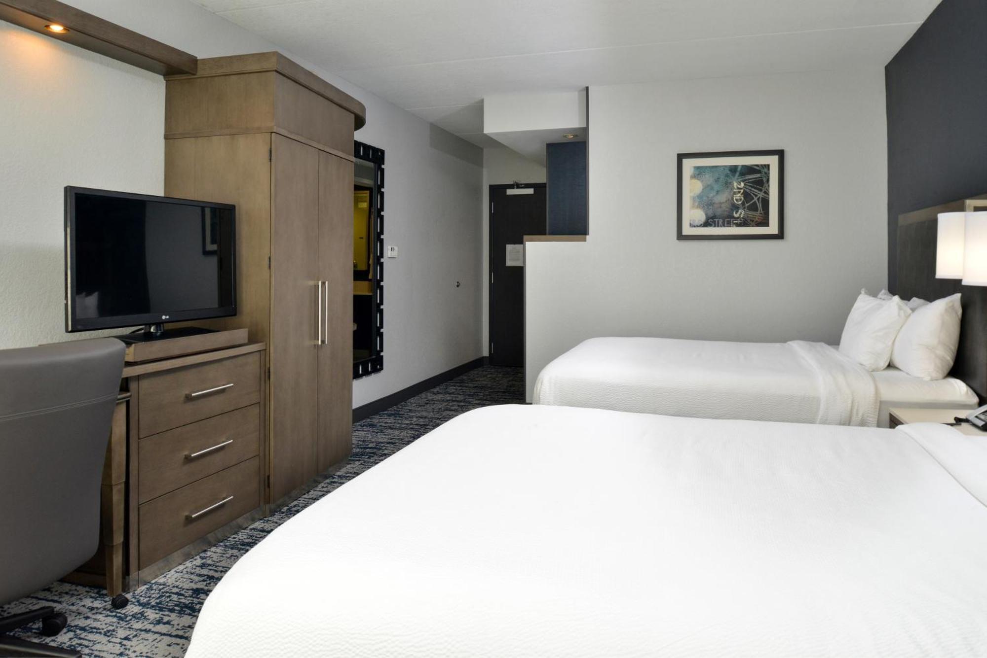 Отель Courtyard By Marriott Wilmington Downtown/Historic District Экстерьер фото