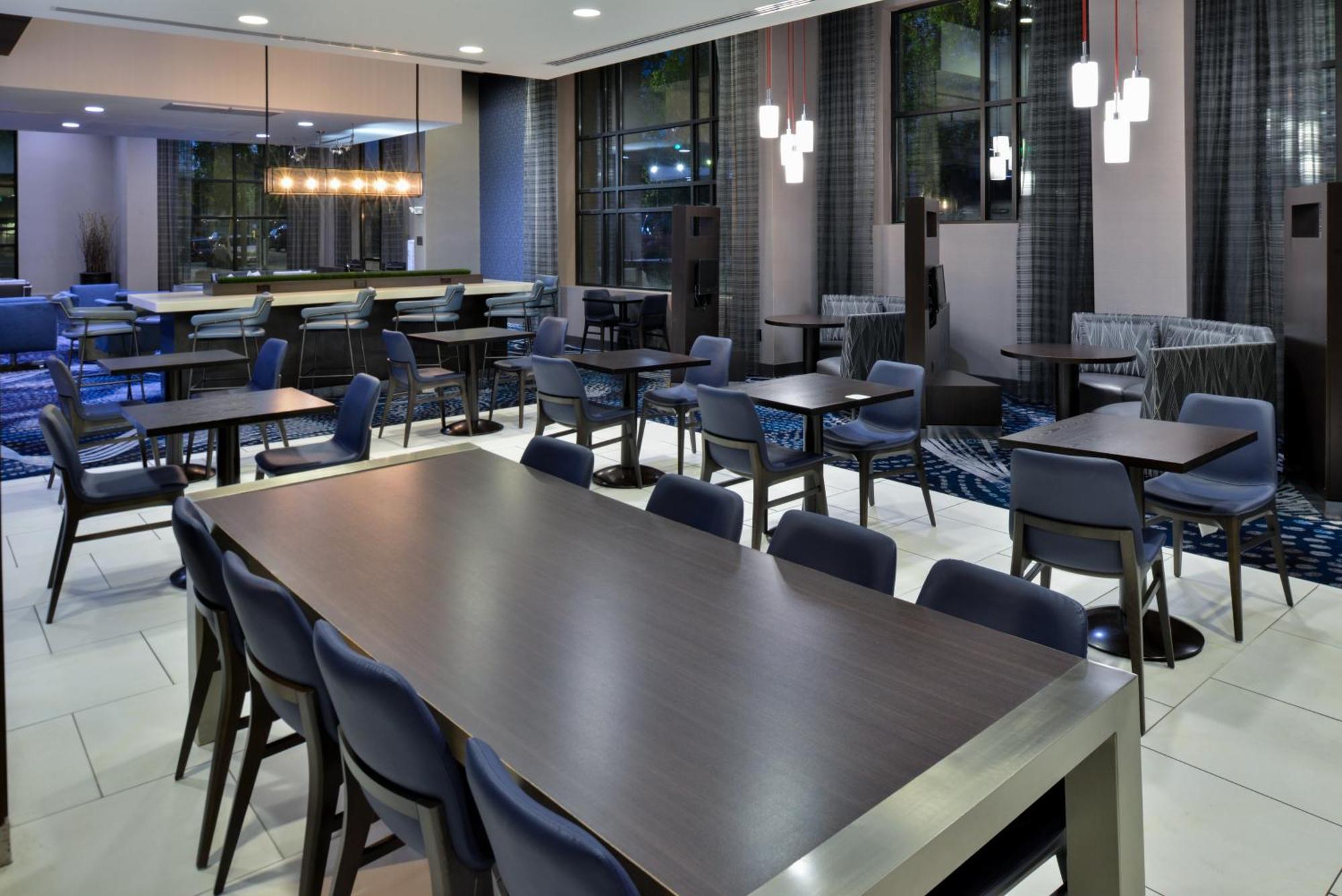 Отель Courtyard By Marriott Wilmington Downtown/Historic District Экстерьер фото