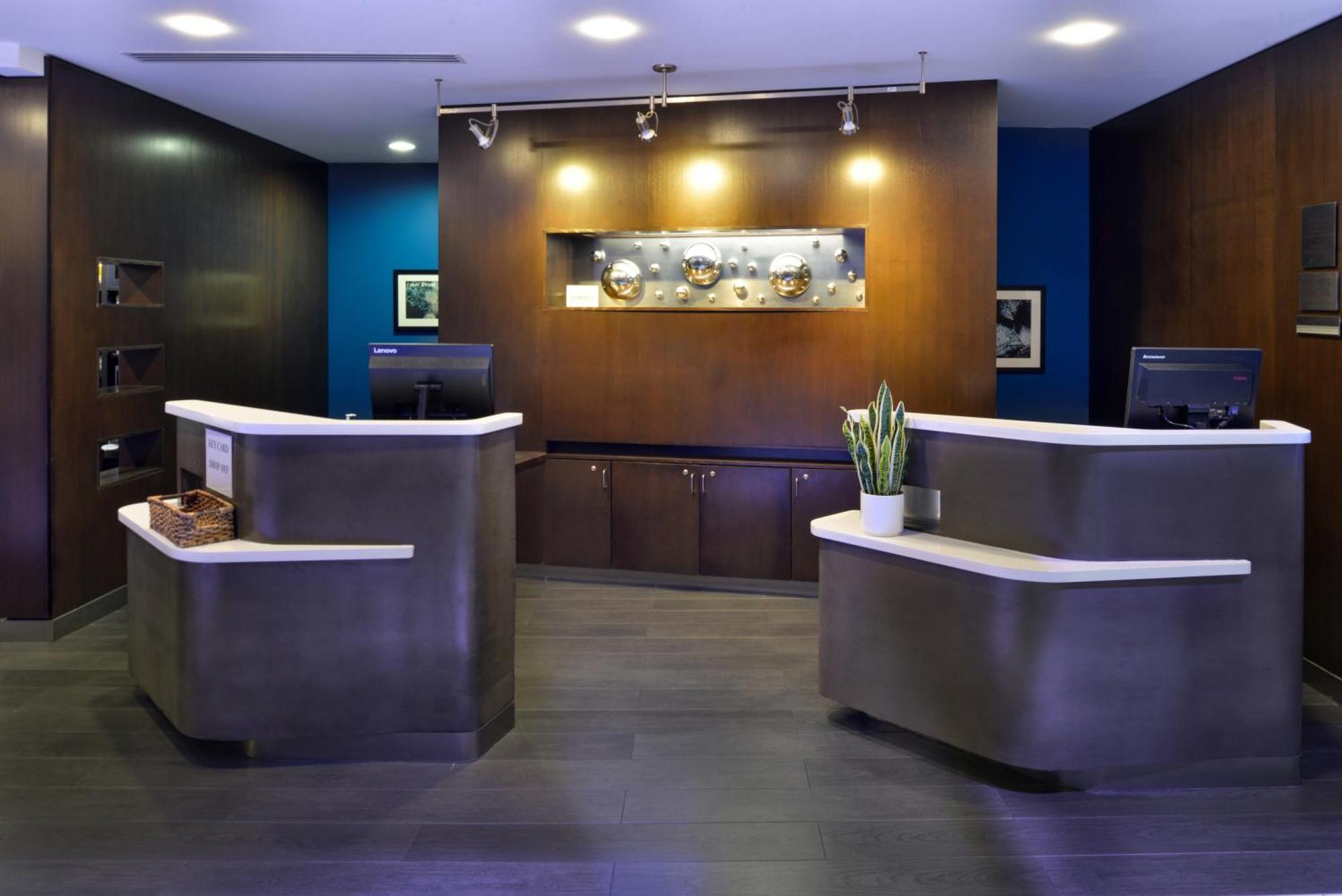 Отель Courtyard By Marriott Wilmington Downtown/Historic District Экстерьер фото
